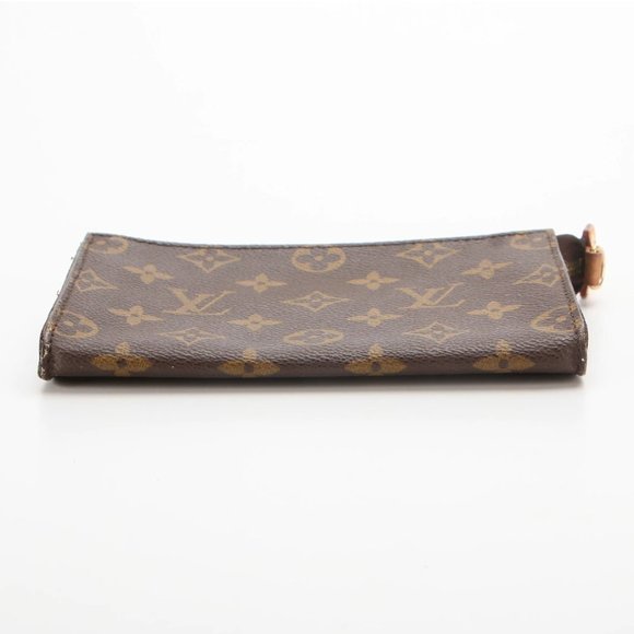 Louis Vuitton Poche Toilette in Monogram Canvas - Picture 4 of 8